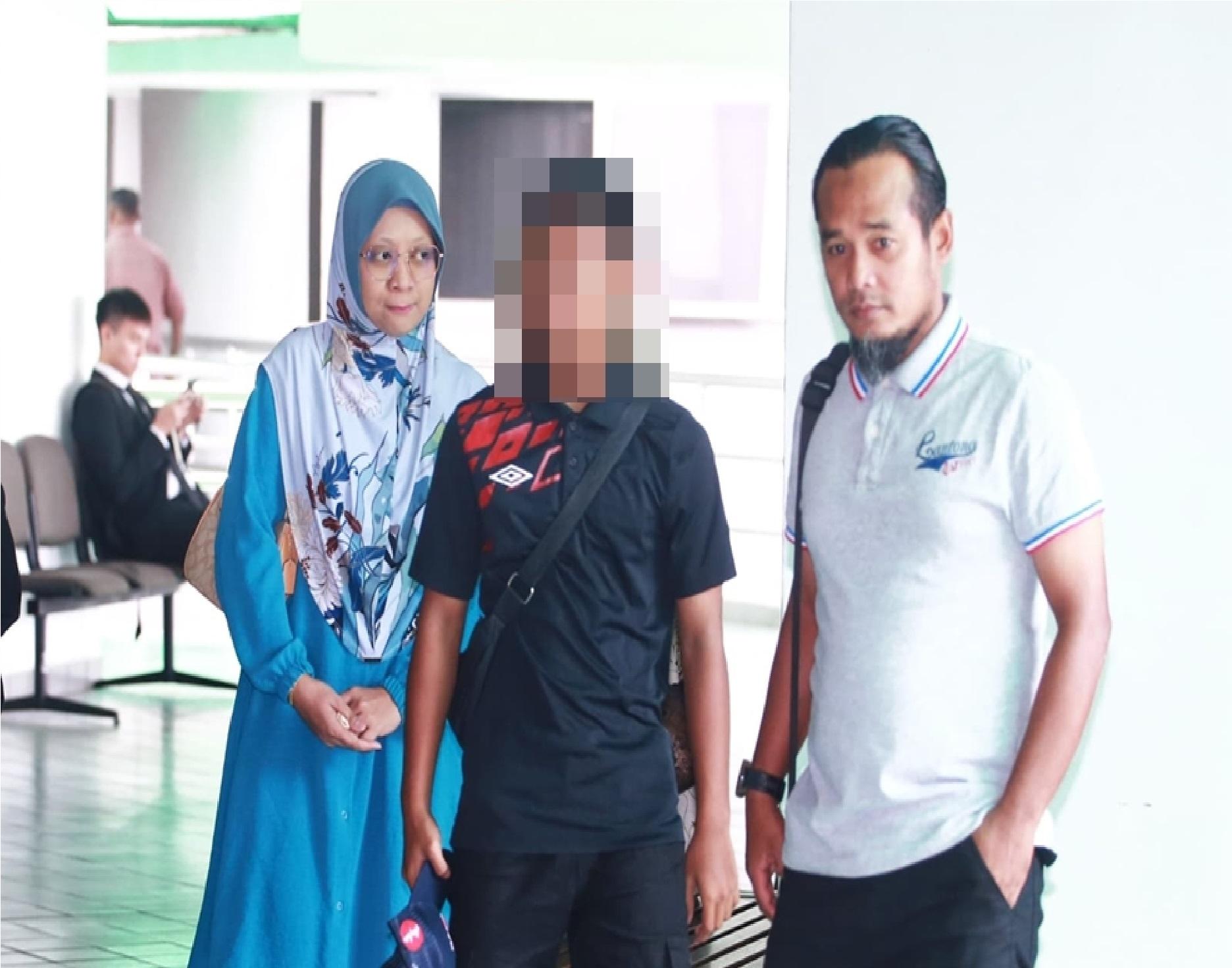 இழப்பீடு வழங்கும்படி முன்னள் ஆசிரியருக்கு உத்தவு