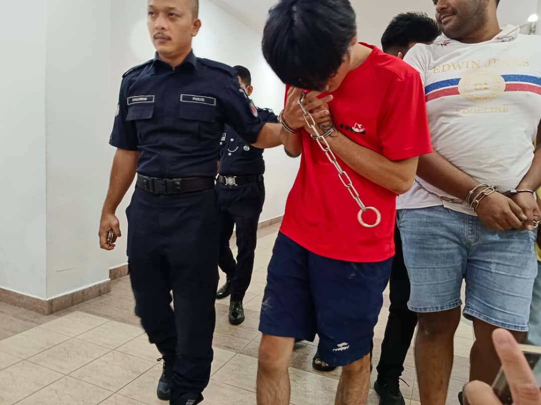 போலீஸ்காரரை அபாச வார்த்தைகளால் திட்டடிய ஆடவர் குற்றஞ்சாட்டப்பட்டார்