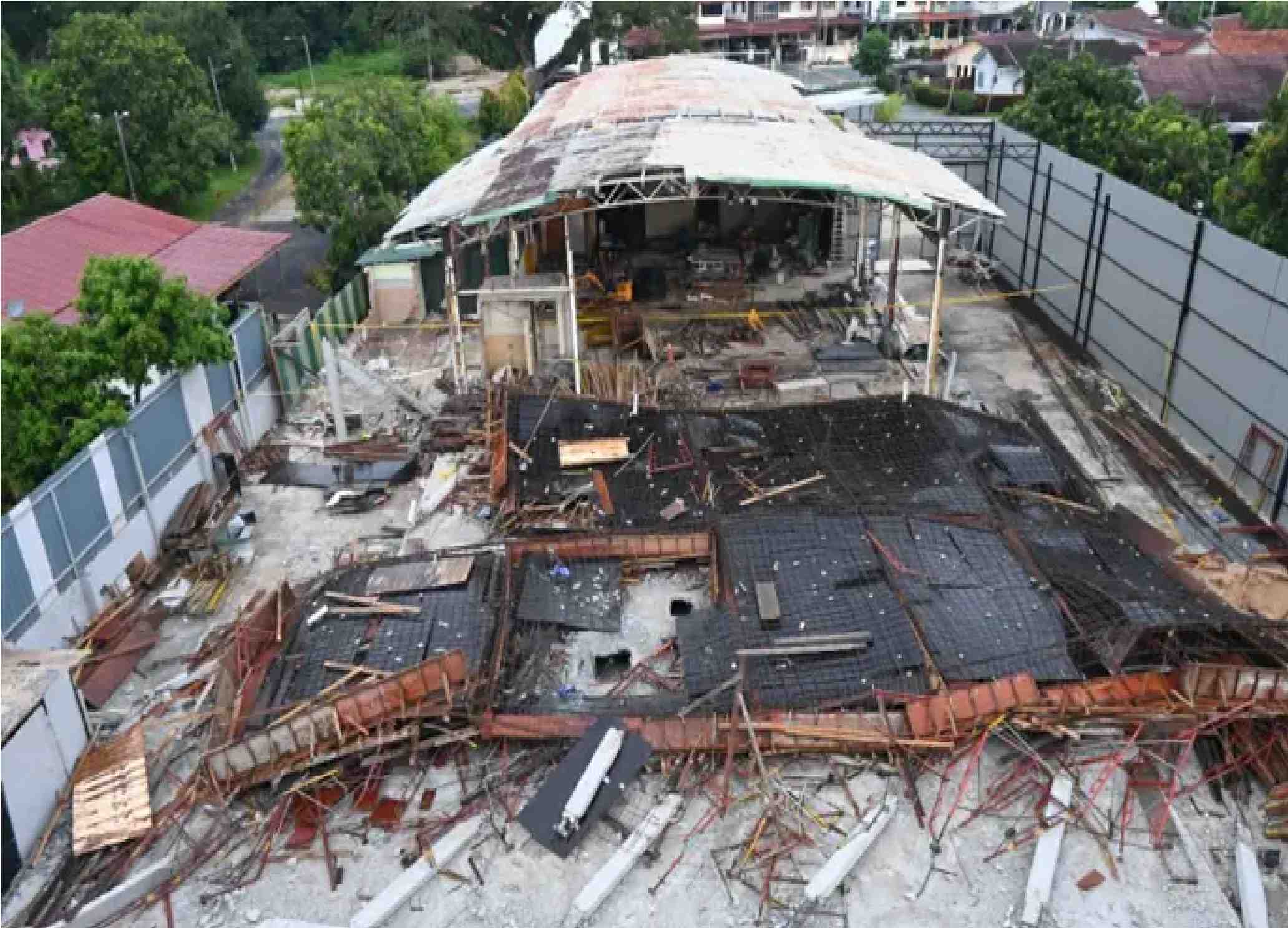 கட்டட உரிமையாளர் தலைமறைவாகி விட்டார்