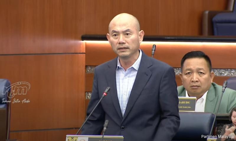 பணத்தை கொள்ளையடித்தவர்கள், வீட்டில் ஓய்வெடுக்க விரும்புவதா?