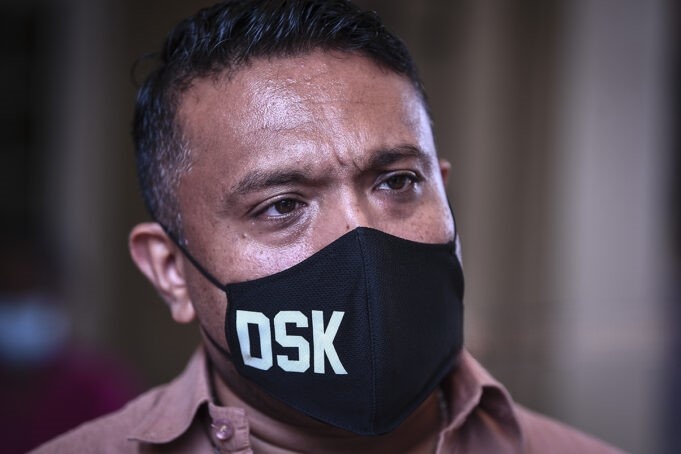 வழிபாட்டுத்தலங்களில் அச்சட்டம் பாய வேண்டும்