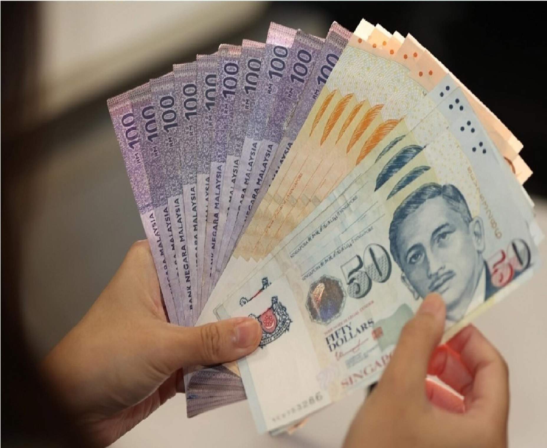 ரிங்கிட்டின் எழுச்சியால் சிங்கப்பூர் வாடிக்கையாளர்களுக்கு நெருக்குதல்