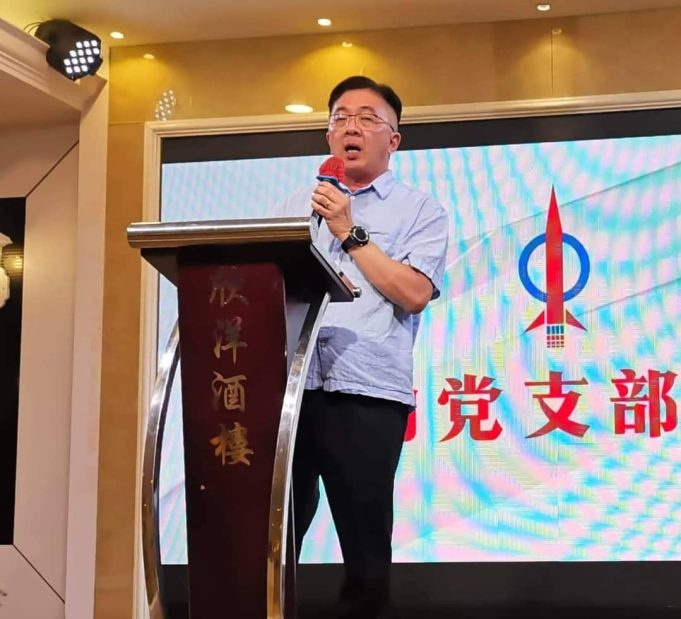 பாரிசான் நேஷனலிடம் பகிரங்க மன்னிப்பு கேட்பதா? / அந்த காரியத்தை செய்யாது பக்காத்தான் ஹராப்பான்