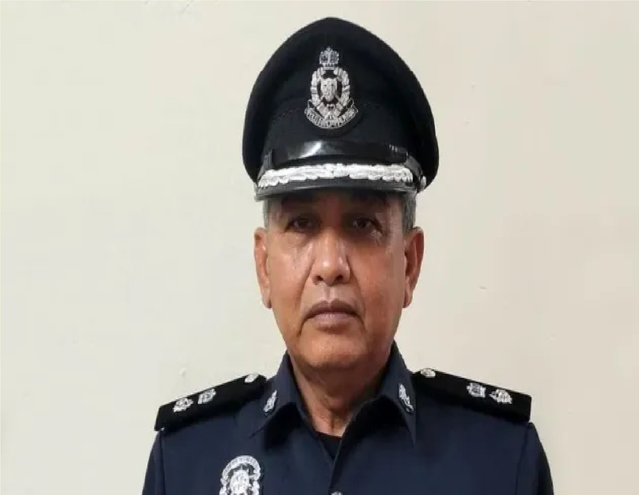 பெண் மீது மரம் விழுந்ததில் சம்பவ இடத்திலேயே உயிரிழந்தார்