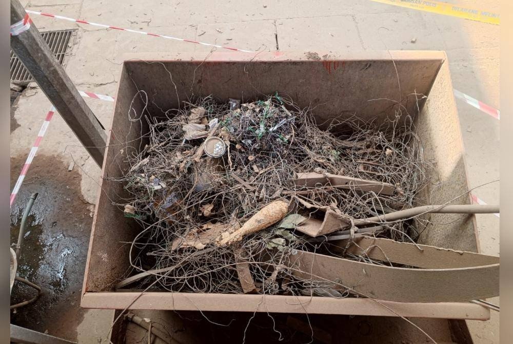 தொழிற்பேட்டைப்பகுதியில் பழங்கால வெடிகுண்டு கண்டுபிடிப்பு