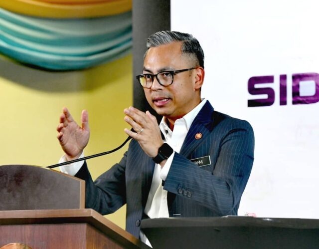 மலேசியர்களுக்கு தகவல் தொடர்பு அமைச்சர் வலியுறுத்தியுள்ளார்