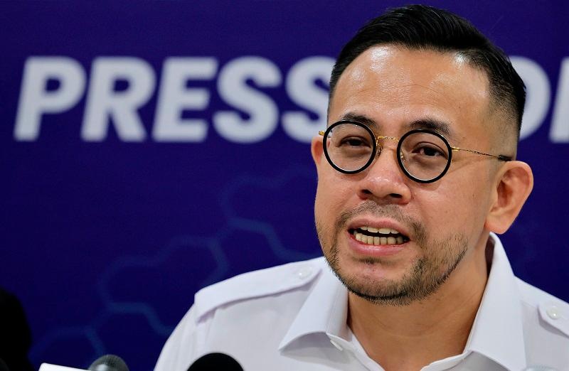 செயற்கை நுண்ணறிவு சவாலை எதிர்கொள்ள 6 லட்சம் தொழிலாளர்களுக்கு மறுகட்டமைப்பு திறன் பயிற்சி / மனித வள அமைச்சர் கூறுகிறார்