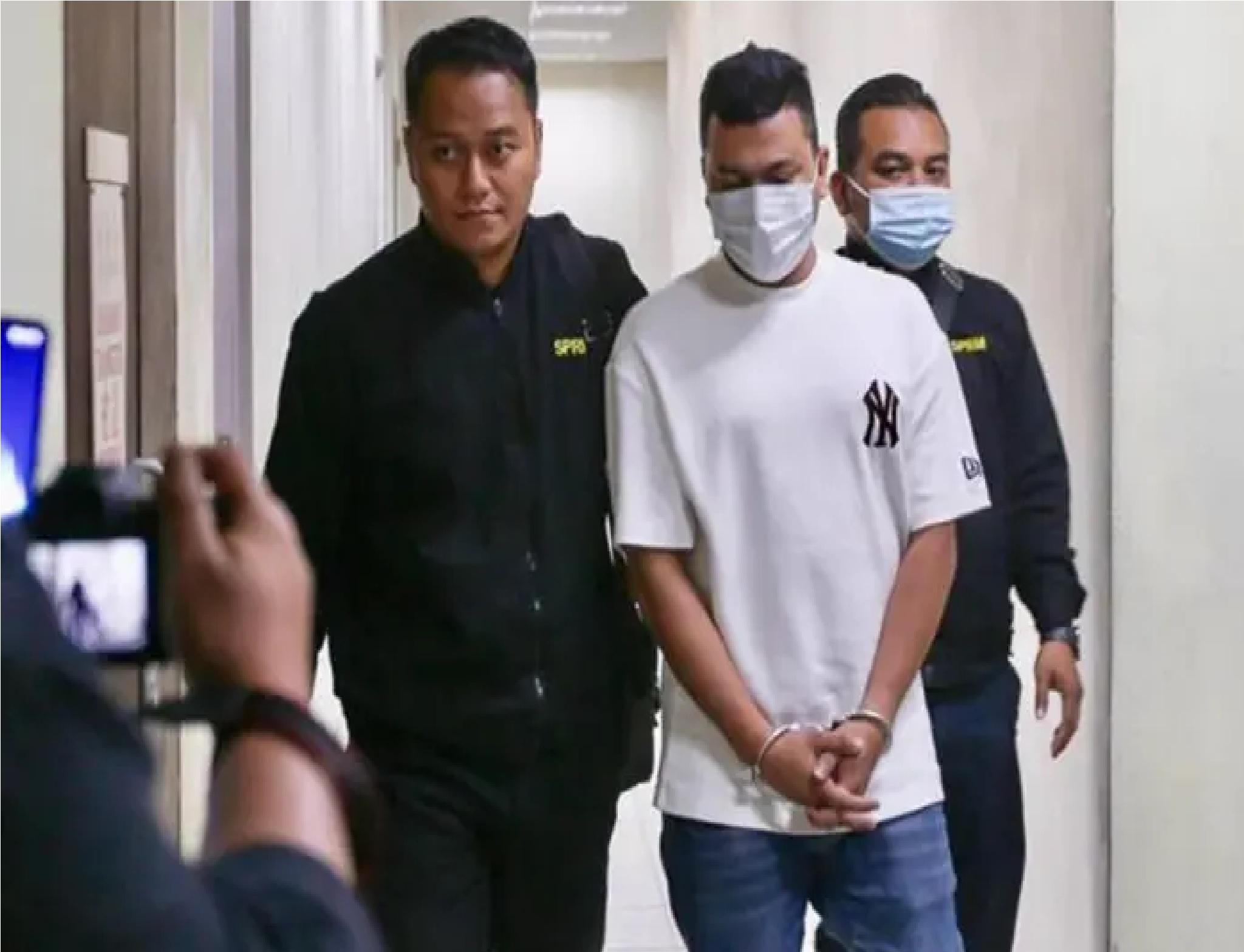 அந்த வங்காளதேசி குற்றஞ்சாட்டப்பட்டார்