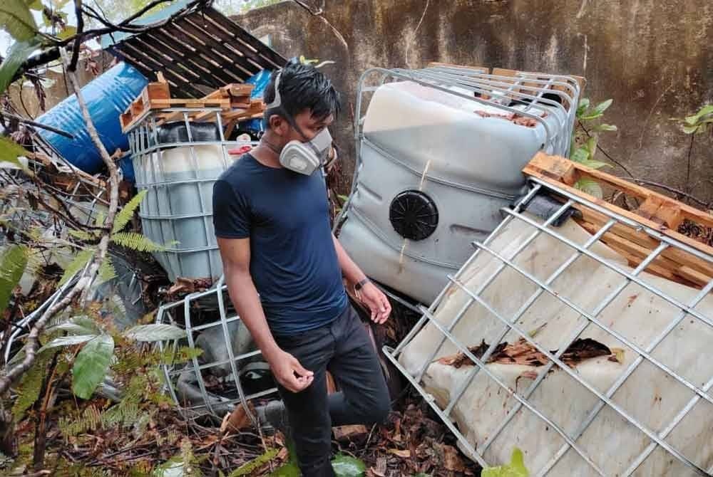 புக்கிட் பிளாண்டோக் பகுதியில் வீசப்பட்ட ரசாயன கழிவுகள்