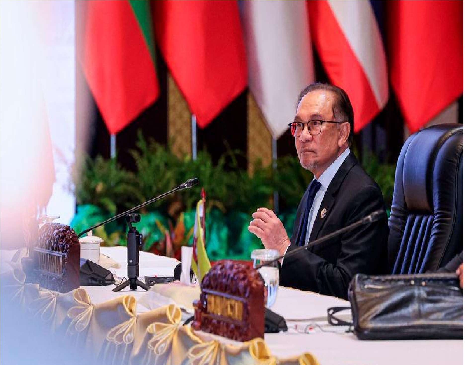 வெளிப்படையான கருத்துகளை நிராகரிக்க வேண்டும்