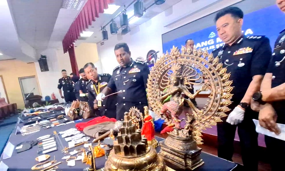 பண்டமாரான், பங்களா வீட்டில் நடந்த கொள்ளை / 10 பேரும் வளைத்துப்பிடிக்கப்பட்டனர்