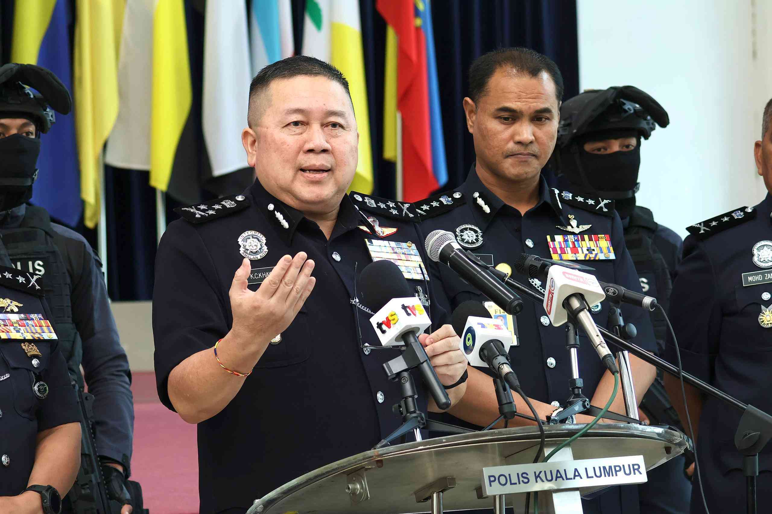 போதைப்பொருள் உட்கொண்ட நான்கு அந்நிய நாட்டவர்கள் உட்பட 60 பேர் கைது