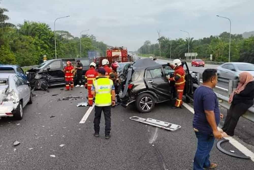 7 வாகனங்கள் சம்பந்தப்பட்ட விபத்தில் ஐவர் காயம்