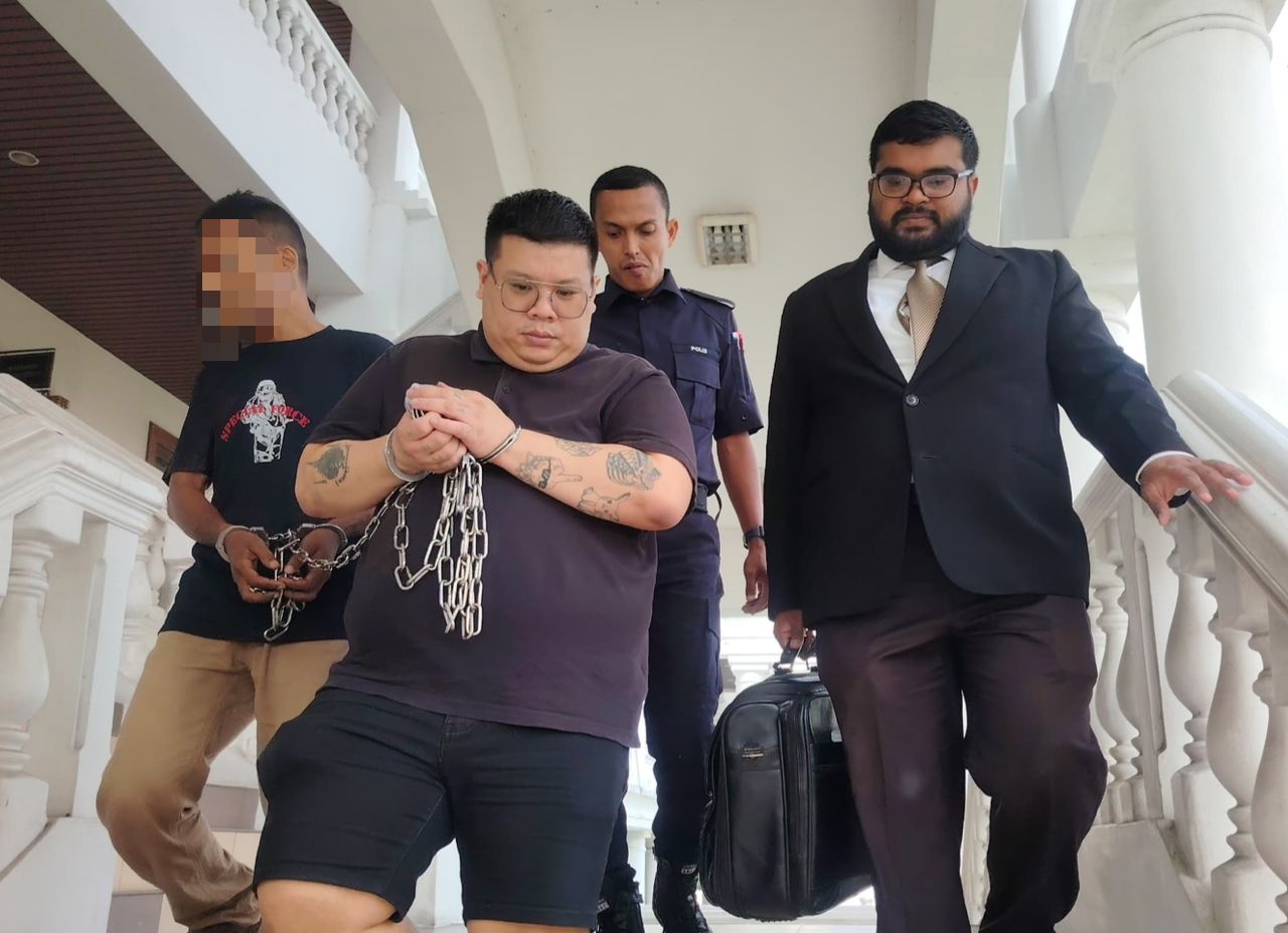 விபச்சாரம் நடத்தி வந்ததாக தங்கும் விடுதி பராமரிப்பாளர் மீது குற்றச்சாட்டு