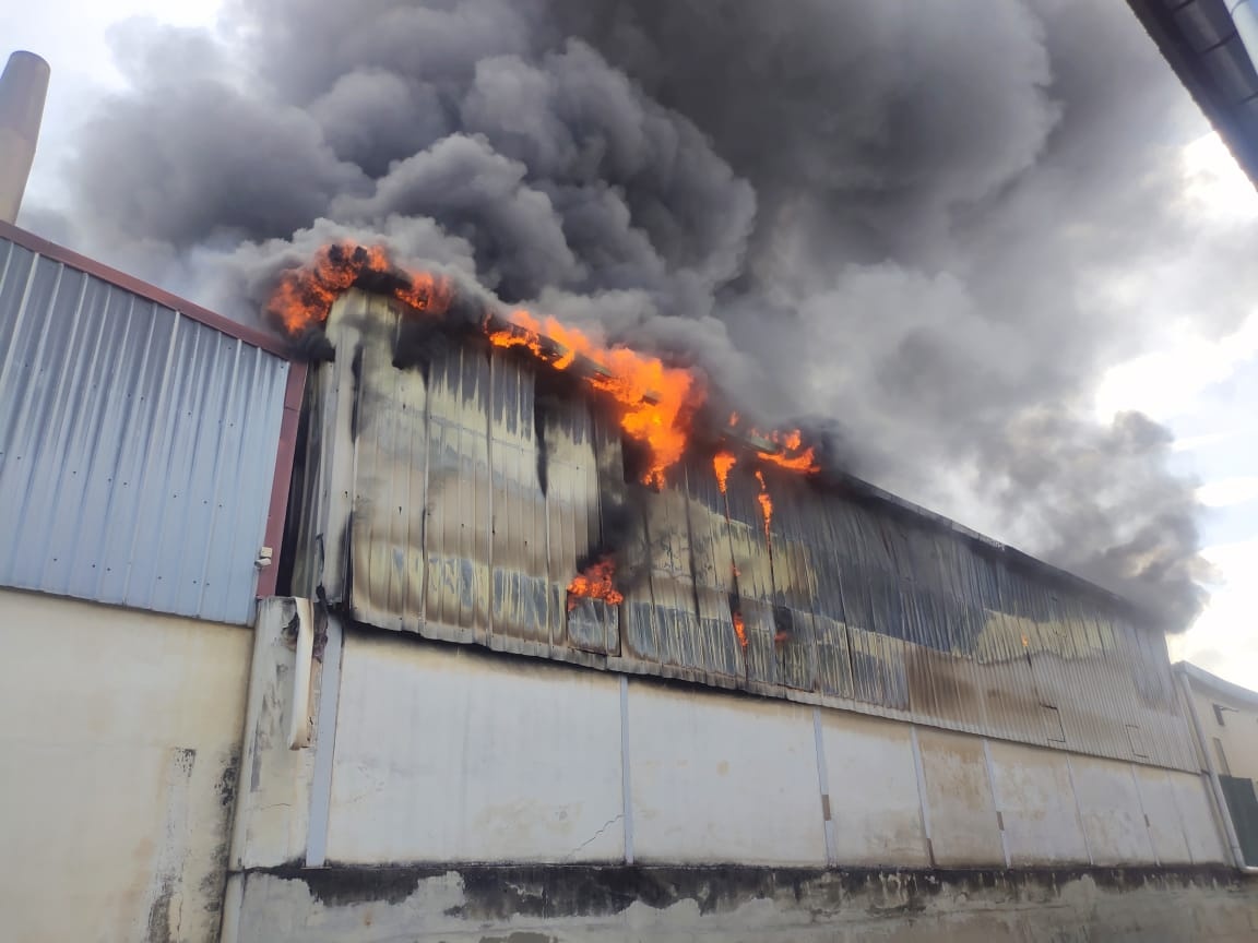 உணவு தயாரிப்பு தொழிற்சாலை தீக்கிரையானது