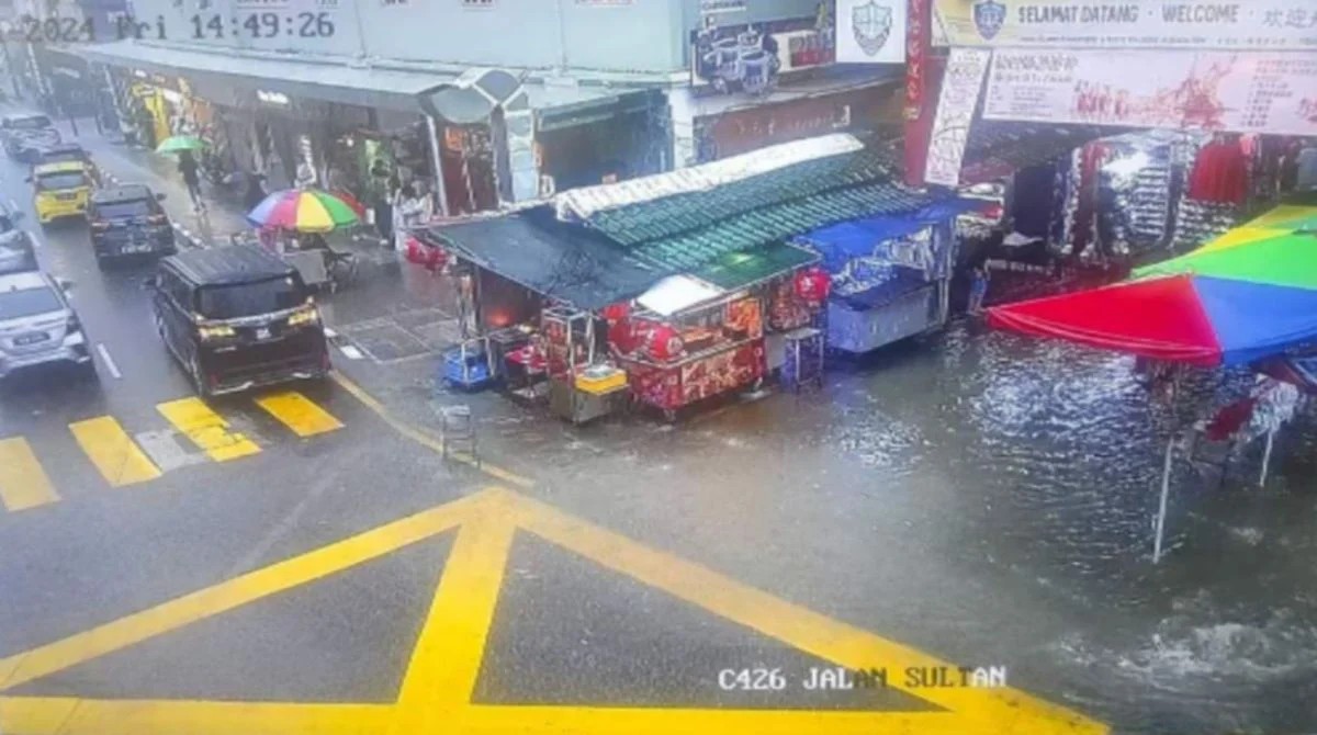 கோலாலம்பூரில் பல்வேறு பகுதிகளிர் திடீர் வெள்ளம்