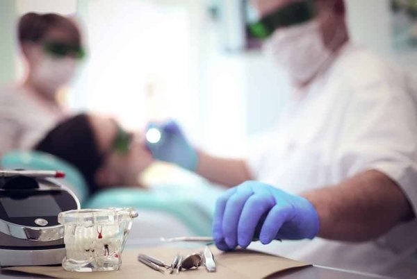 பல் கிளினிக்கில் திடீர் சோதனை