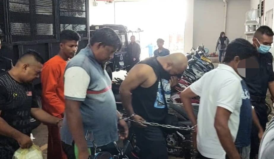 2 அந்நியப் பிரஜைகளை கடத்தியதாக நால்வர் மீது குற்றச்சாட்டு