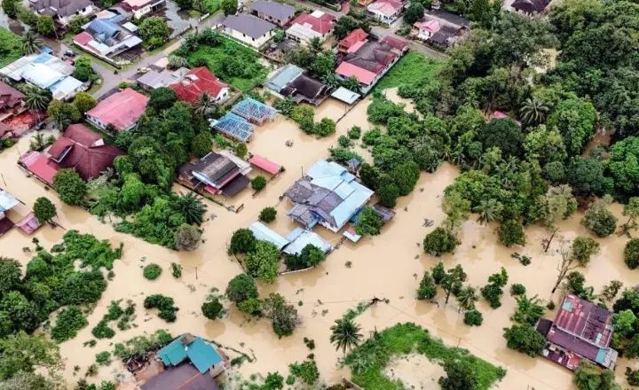 கிளந்தானில் வெள்ளம் மோசடைகிறது : 59 ஆயிரத்திற்கும் மேற்பட்டோர் வீடுகளிலிருந்து வெளியேற்றம்