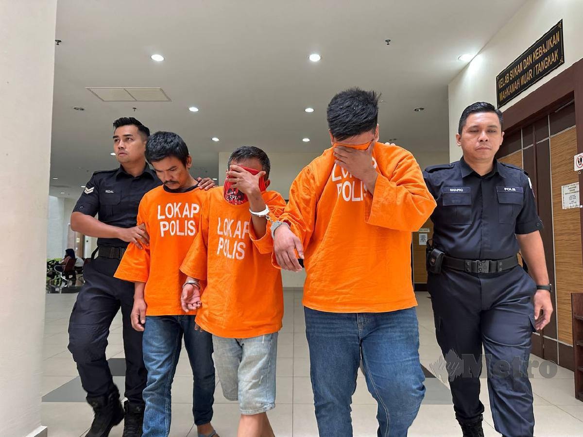 போதைப்பொருளை கடத்தியதாக மூன்று நண்பர்கள் மீது குற்றச்சாட்டு