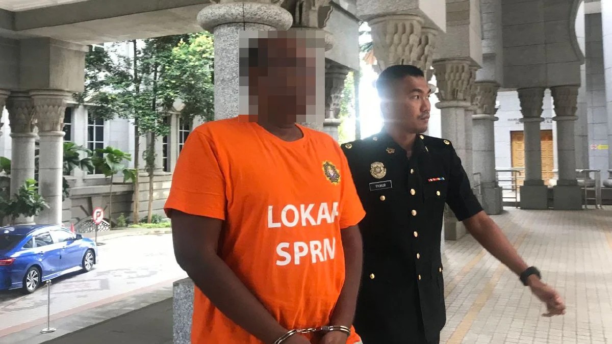 போலியான கோரிக்கை, முன்னாள் நிர்வாகி கைது