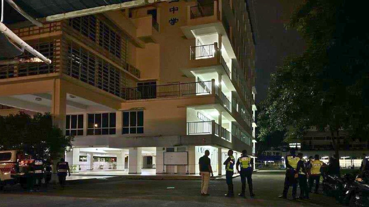 பள்ளியின் எட்டாவது மாடியிலிருந்து விழுந்து மாணவி மரணம்