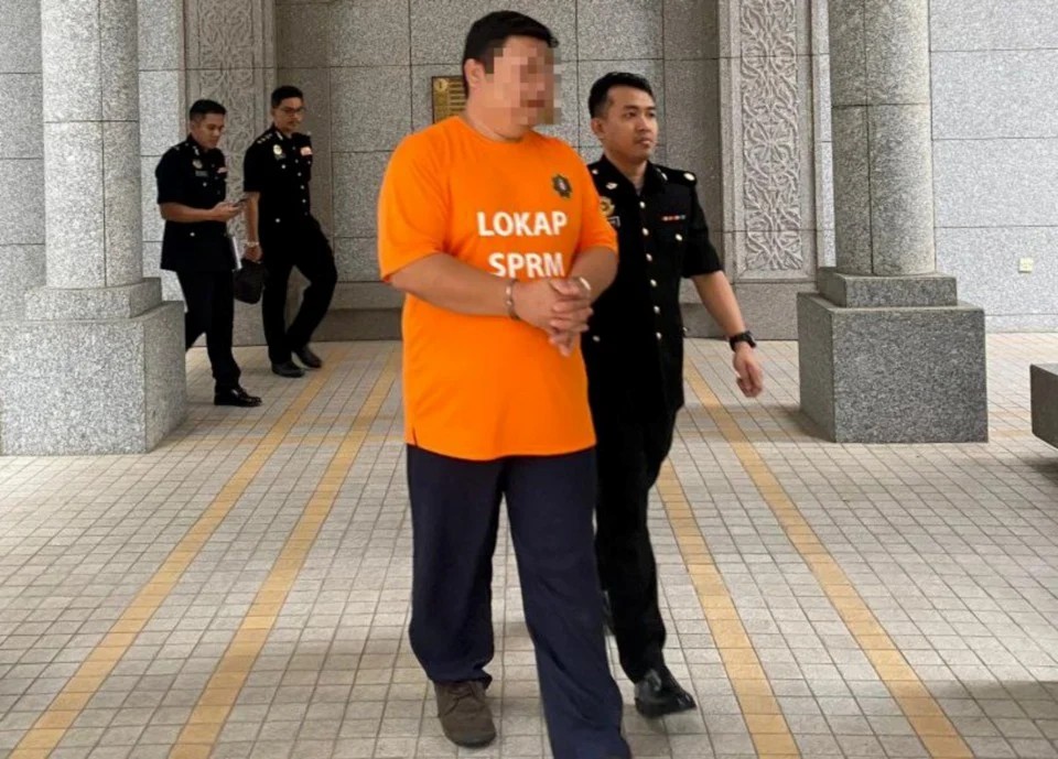 மலேசிய ஊழல் தடுப்பு ஆணையம் SPRM கைது செய்துள்ளது