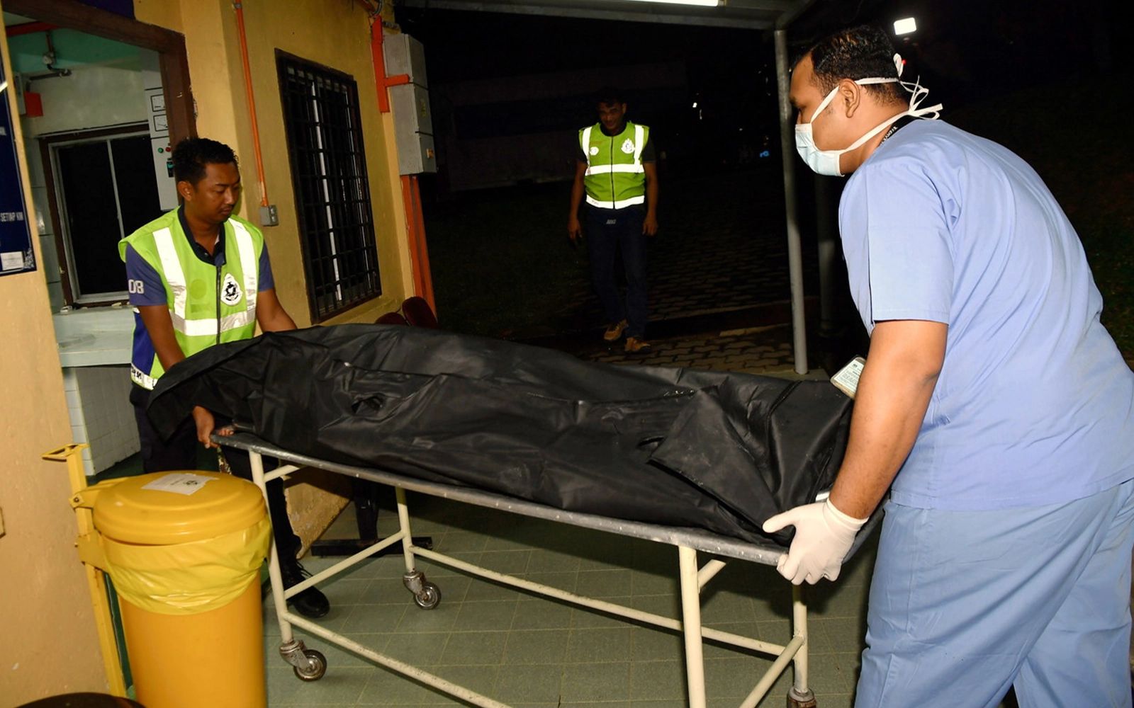 மூவரின் மரணம், கம்பாரில் நீர் நடவடிக்கைகள் நிறுத்தம்