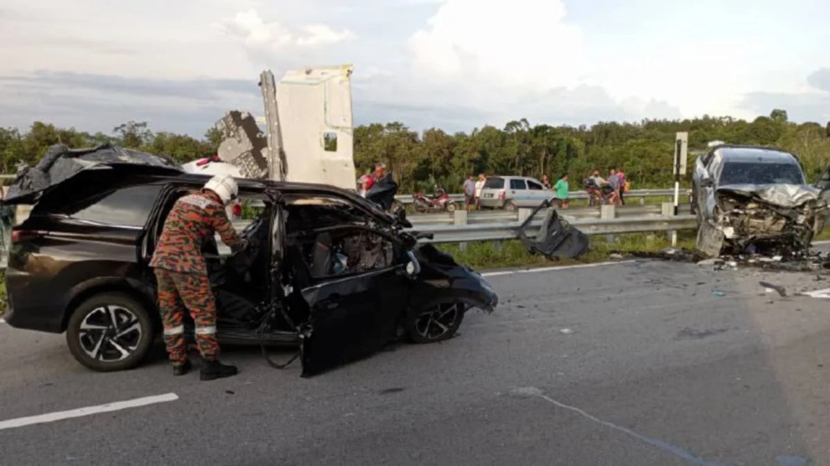 விபத்தில் எண்மர் உயிரிழந்தனர், சிபுவில் சம்பவம்