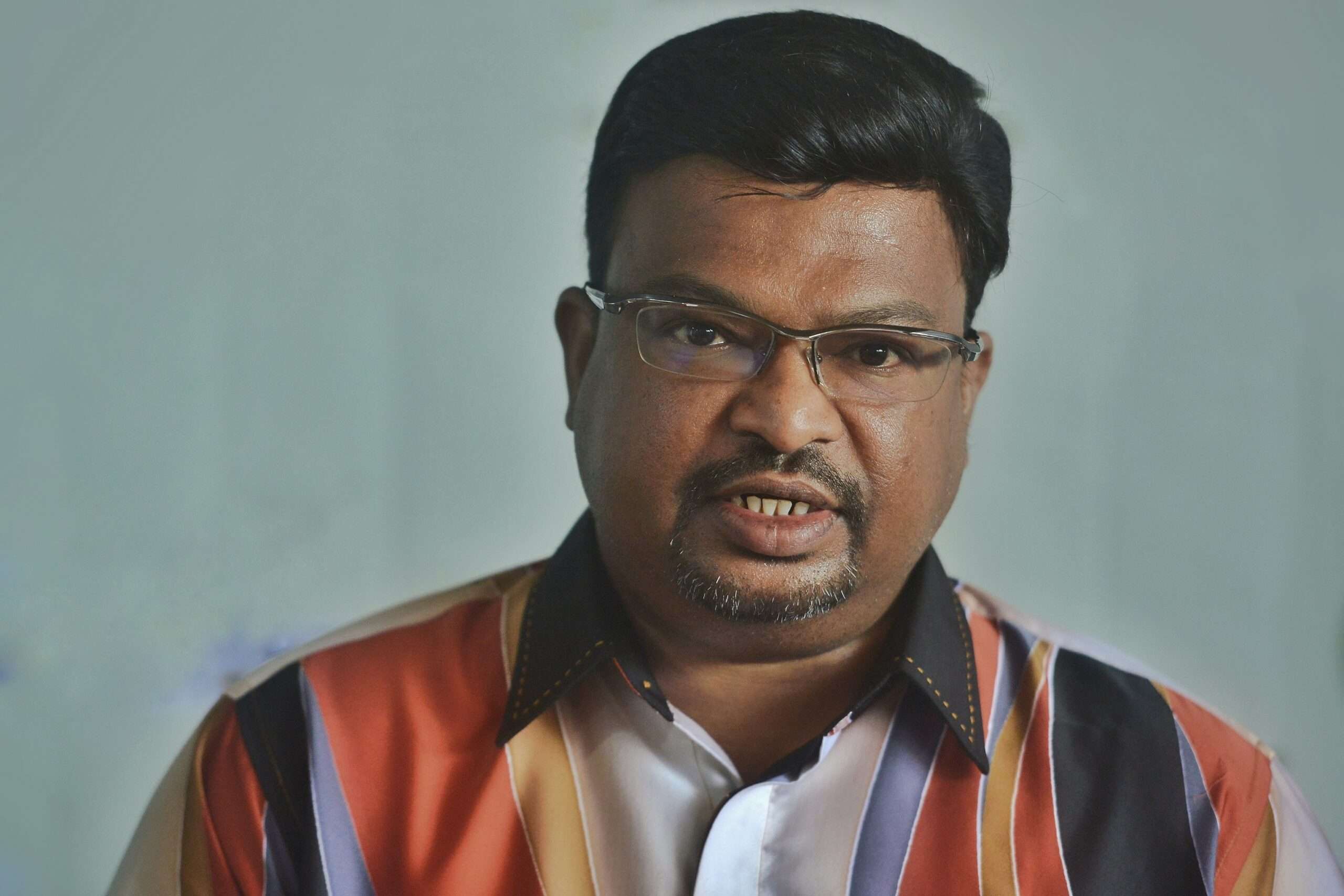 லிங்கி, கம்போங் பாரிசானின் கோழிப்பண்ணையால் துர்நாற்றம்: வீரப்பன் உடனடி நடவடிக்கை
