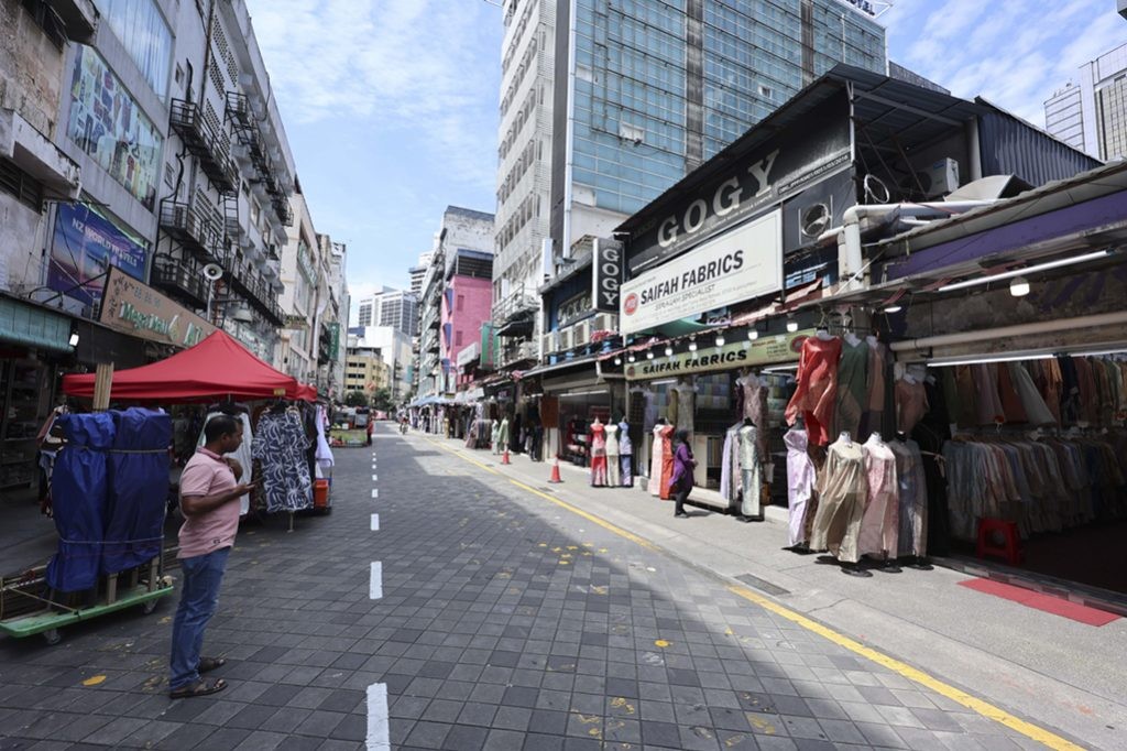 ஒரு பகுதி சாலை மீண்டும் பொதுமக்களுக்காக திறக்கப்பட்டுள்ளது