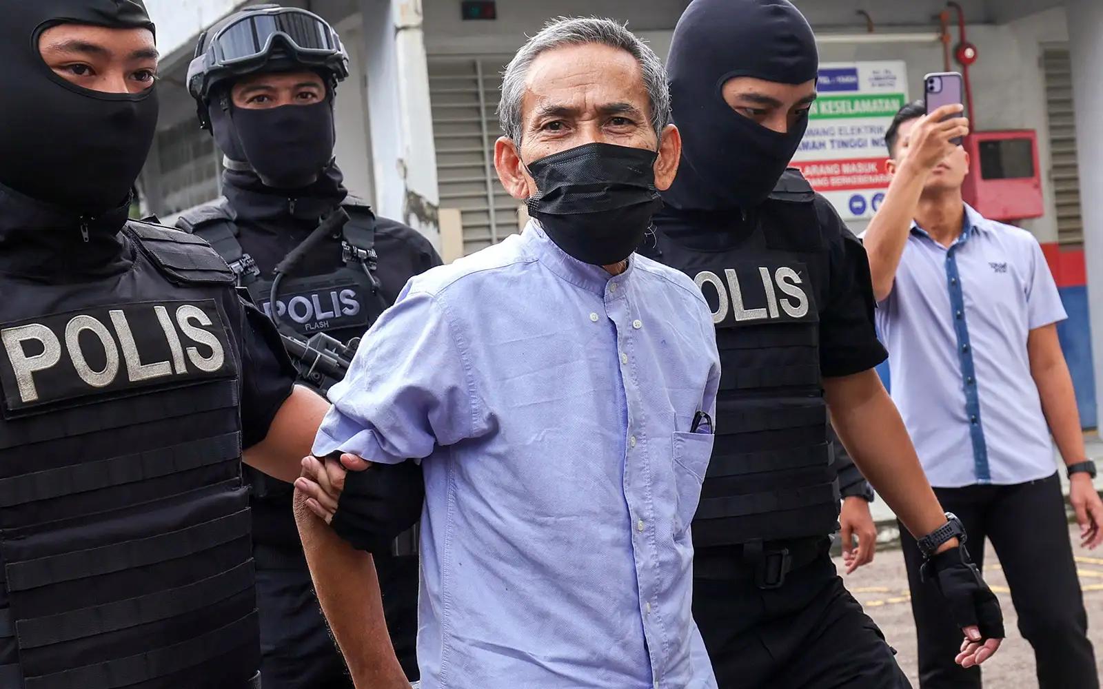 பயங்கரவாத நடவடிக்கையை ஊக்குவித்ததாக முன்னாள் விரிவுரையாளர் மீது குற்றச்சாட்டு