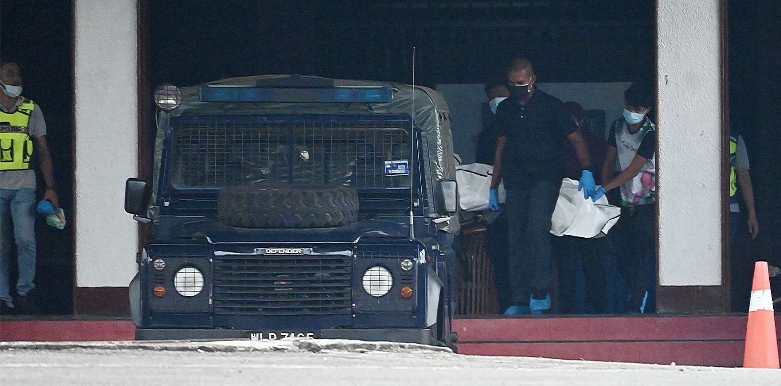 ரத்தவெள்ளத்தில் ஆடவரின் சடலம் கண்டு பிடிக்கப்பட்டது