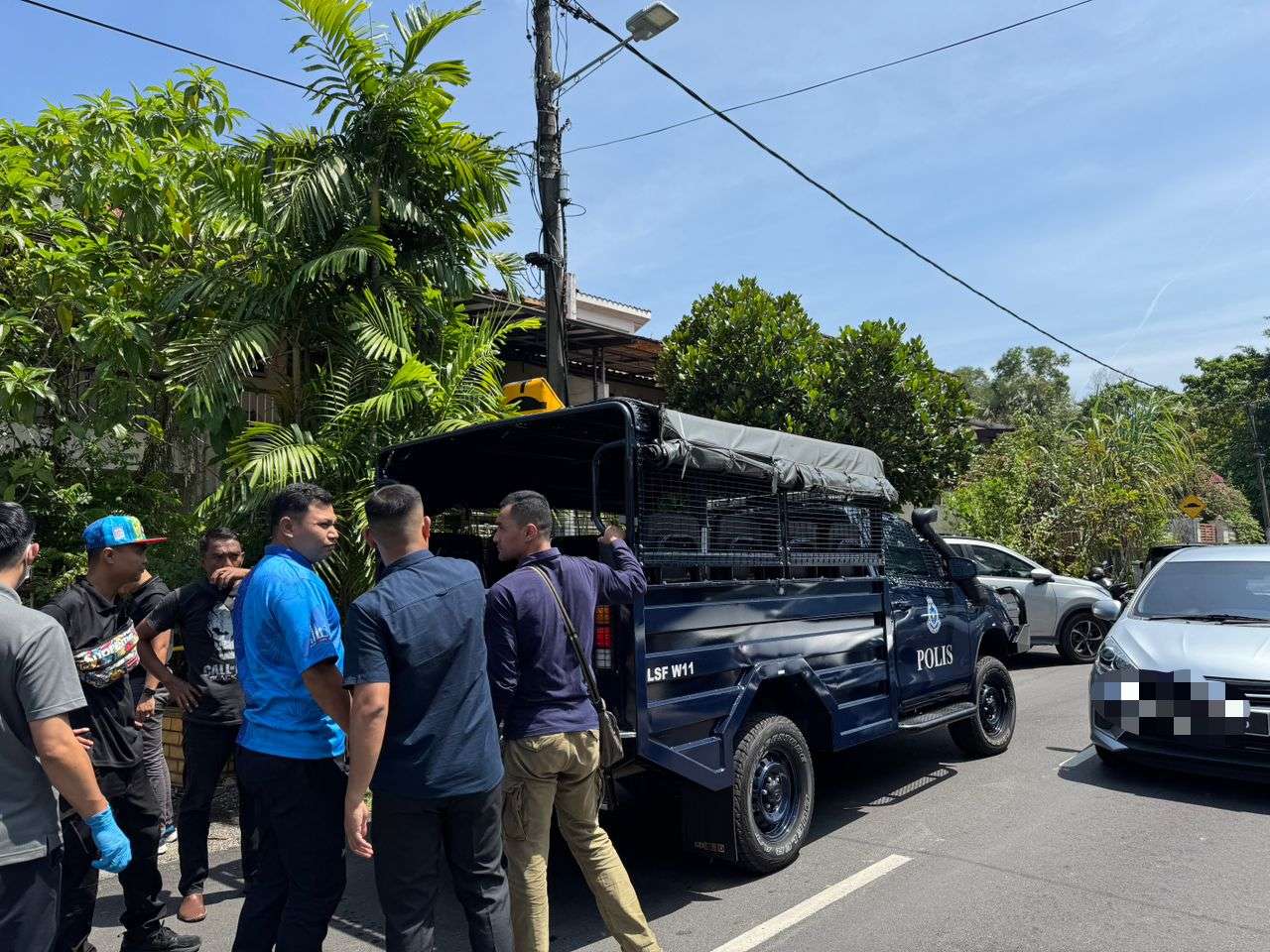 மழுங்கியப் பொருளை கொண்டு நெஞ்சில் தாக்கப்பட்டுள்ளது