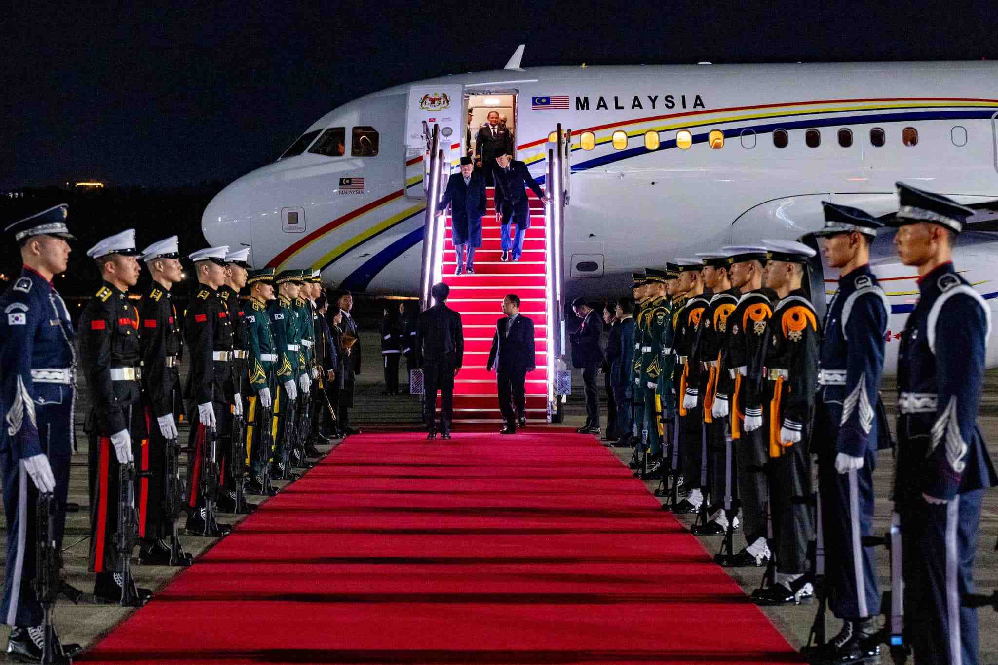 பிரதமர் டத்தோஸ்ரீ அன்வார் தென்கொரியா சென்றடைந்தார்