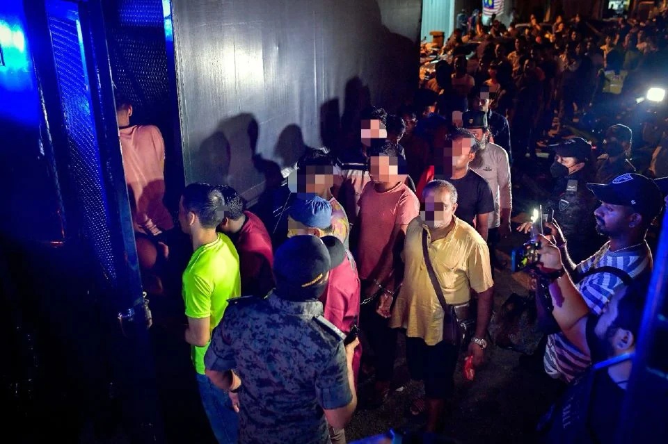 அந்நிய நாட்டவர்களின் கூடாரம் முடக்கப்பட்டது