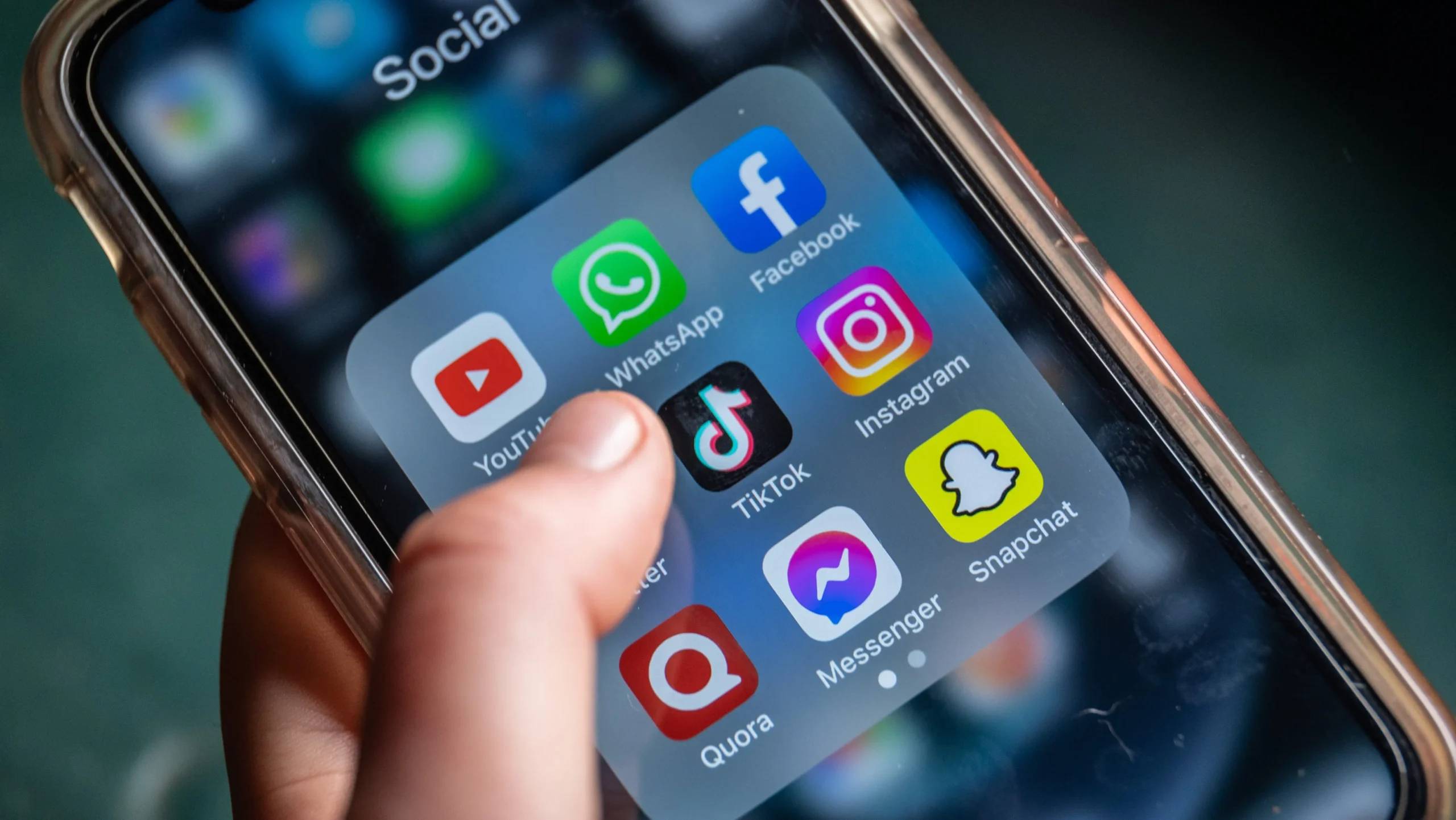 16 வயதுக்கு கீழ்பட்டவர்கள் சமூக ஊடகங்களை பயன்படுத்துவதற்கு தடை விதிப்பீர்