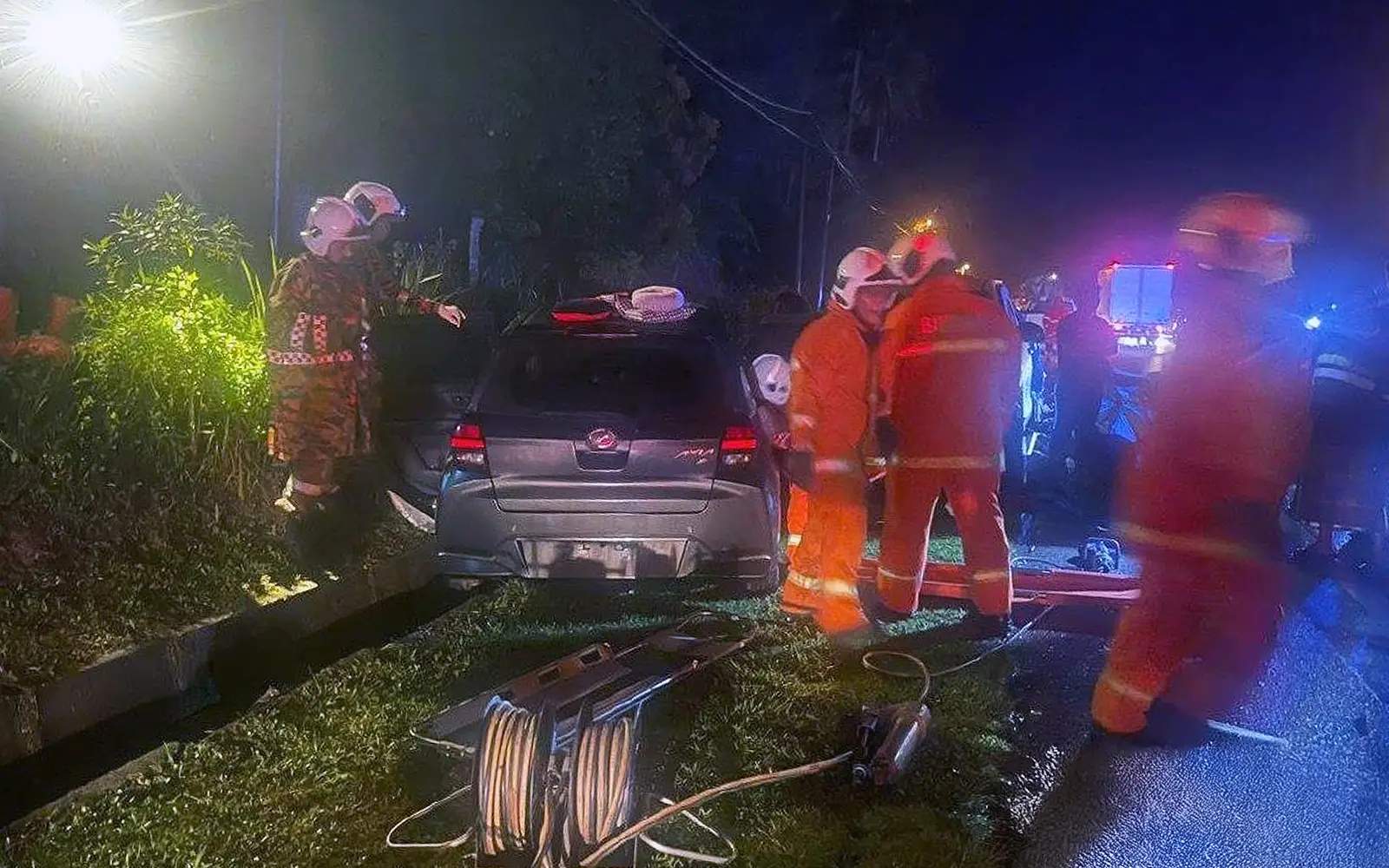 விபத்தில் ஒரே குடும்பத்தைச் சேர்ந்த மூவர் பலி