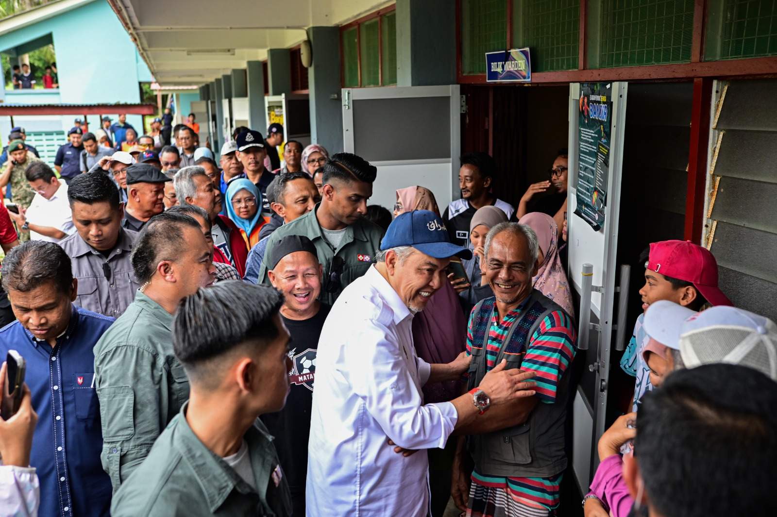 வெள்ளத்தினால் பாதிக்கப்பட்ட குடும்பங்களுக்கு தலா ஆயிரம் வெள்ளி நிதி உதவி