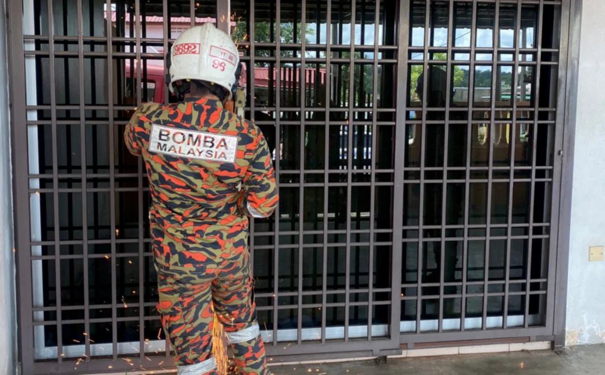 சகோதரரும், சகோதரியும் வீட்டில் இறந்து கிடந்தனர்