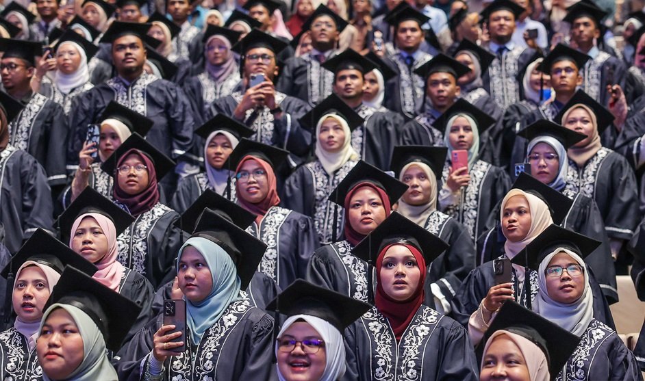 பட்டதாரிகளுக்கு 4 ஆயிரம் ரிங்கிட் வரை சம்பளம் தேவை