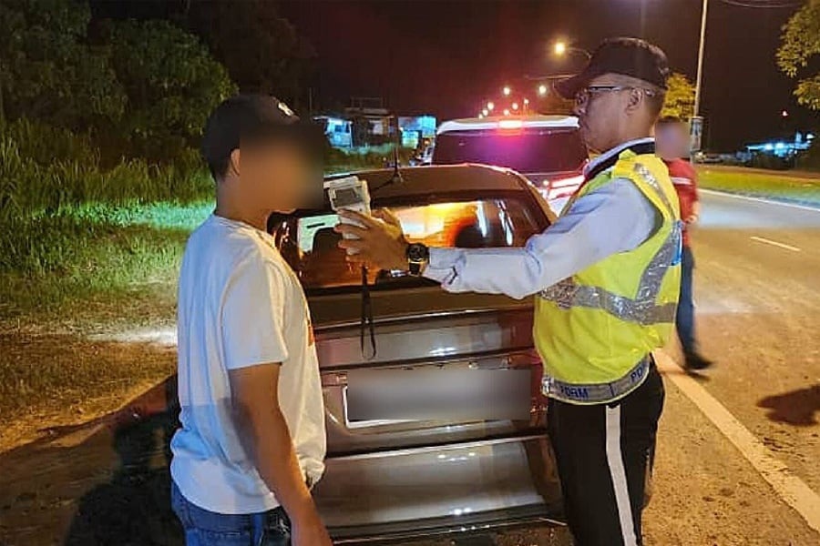 மதுபோதையில் திளைத்திருக்கும் வாகனமோட்டிகளுக்கு கடும் தண்டனை விதிக்கப்பட வேண்டும்