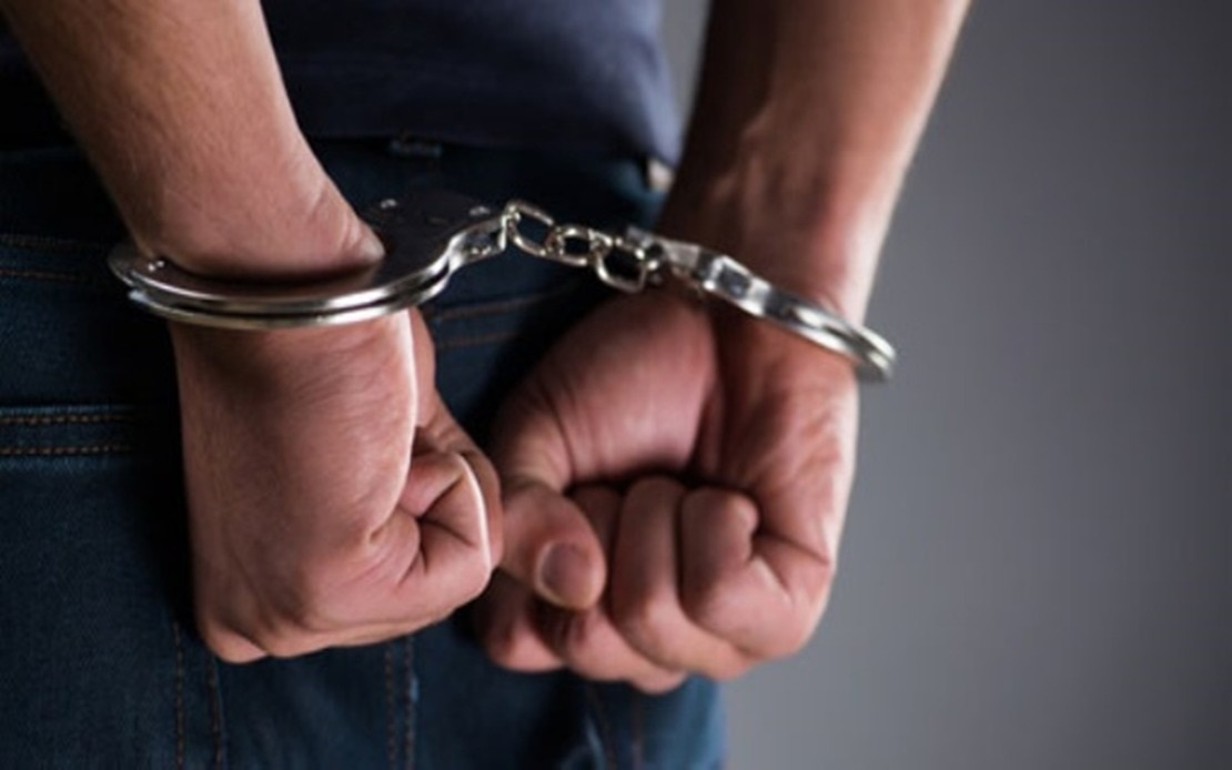 தீவிவாத புத்தகங்களை வைத்திருந்தது, பாதுகாவலருக்கு ஓராண்டு சிறை