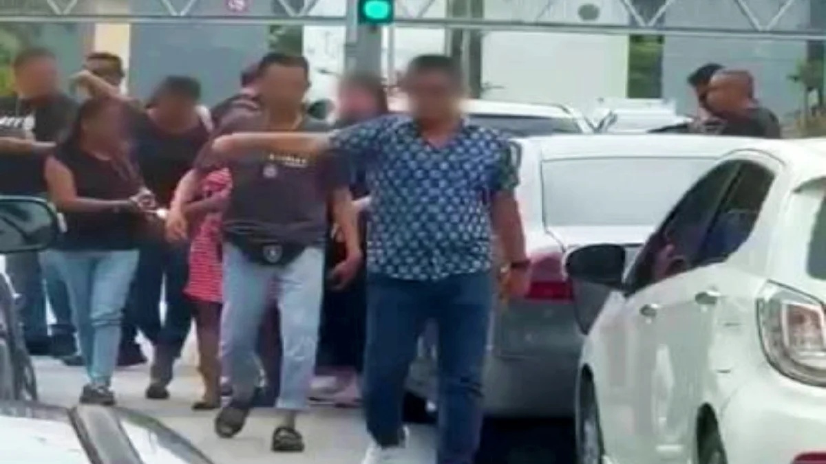 மூதாட்டியை மடக்கி தங்கச்சங்கிலி பறிப்பு : 4 பெண்கள் கைது