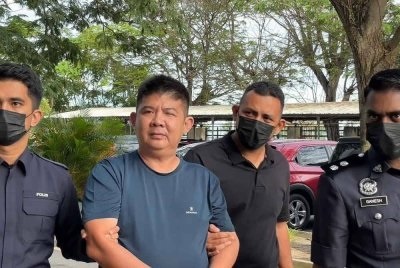 காப்புறுதிப்பணத்திற்காக சொந்தமாக காயப்படுத்திக்கொண்டார்