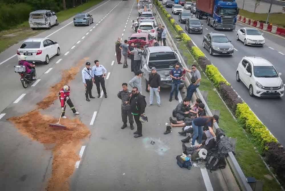 விபத்தில் ஐந்து குடிநுழைவு அதிகாரிகள் காயம்