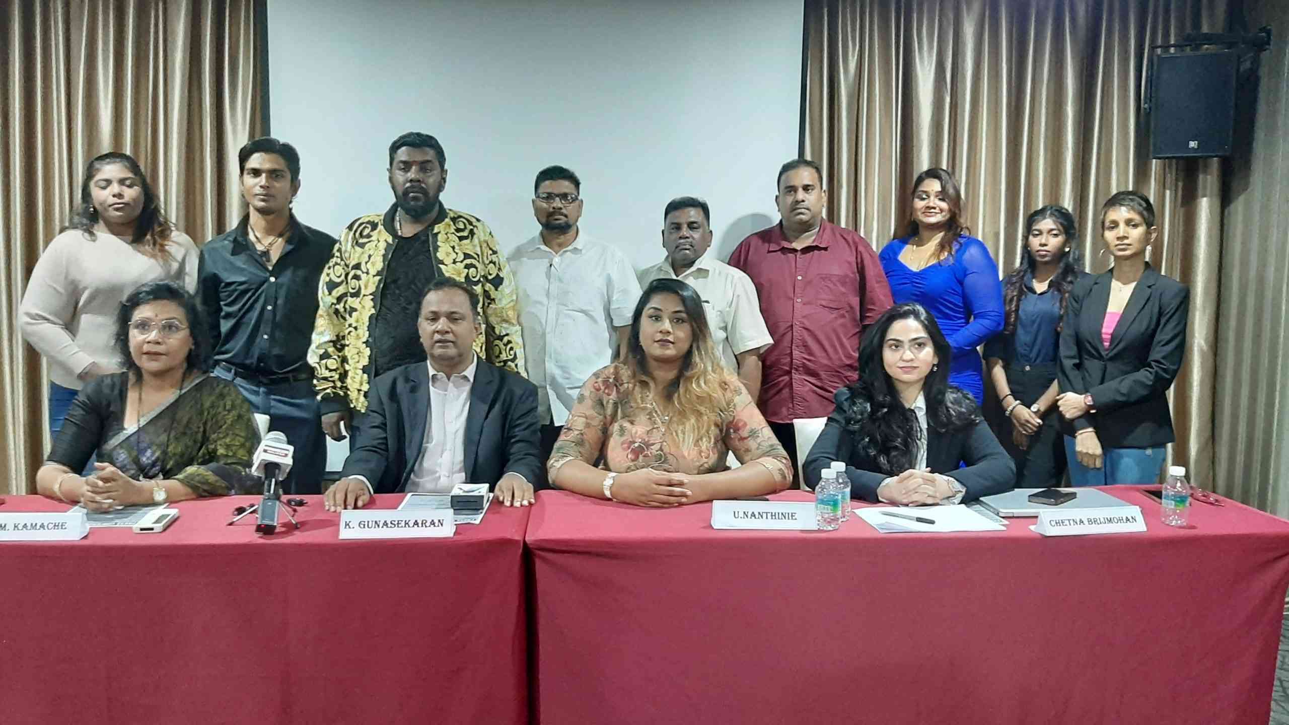 அழகு ராணி ஏற்பாட்டாளர் நீதிமன்றத்தில் நிறுத்தப்பட வேண்டும்