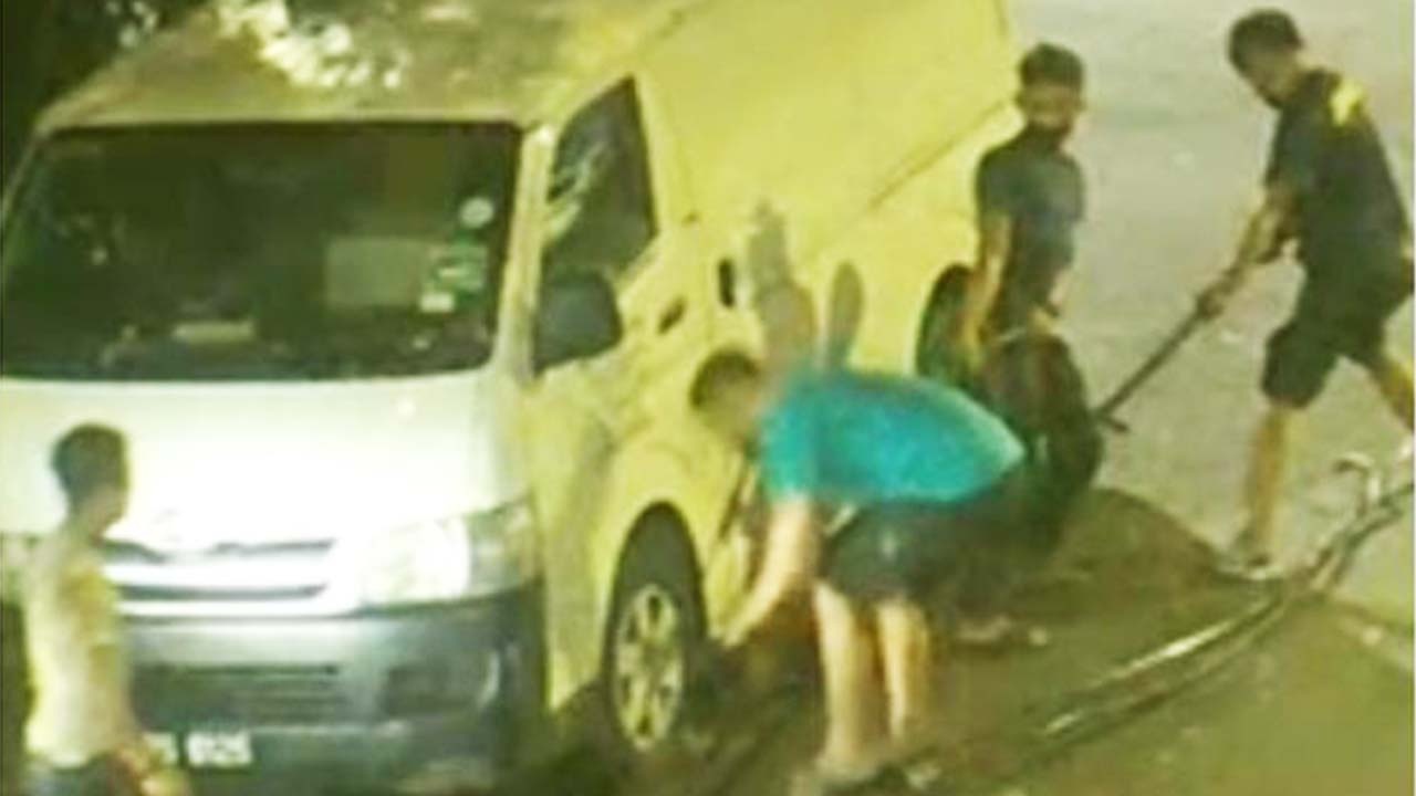 கேபல்களை களவாடி வந்த பத்து பேர் பிடிபட்டனர்