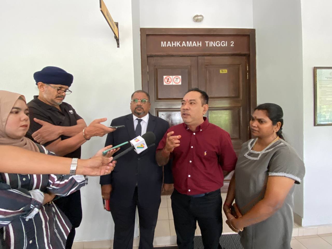 தந்தையின் புதைக்குழியை தோண்டும் விண்ணப்பம் நிராகரிப்பு