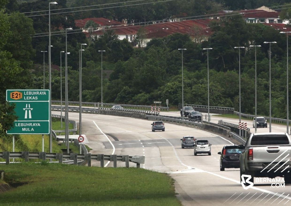 நிலச்சரிவு காரணமாக லெக்காஸ் நெடுஞ்சாலையின் ஒரு பகுதி மூடப்பட்டது